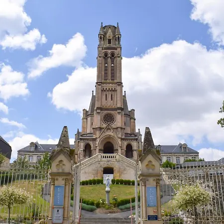 Confort Et Calme En Terrasse A Deux Pas De Caen